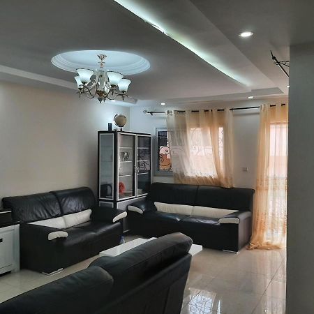 Апартаменты Signorile Jo Яунде Экстерьер фото